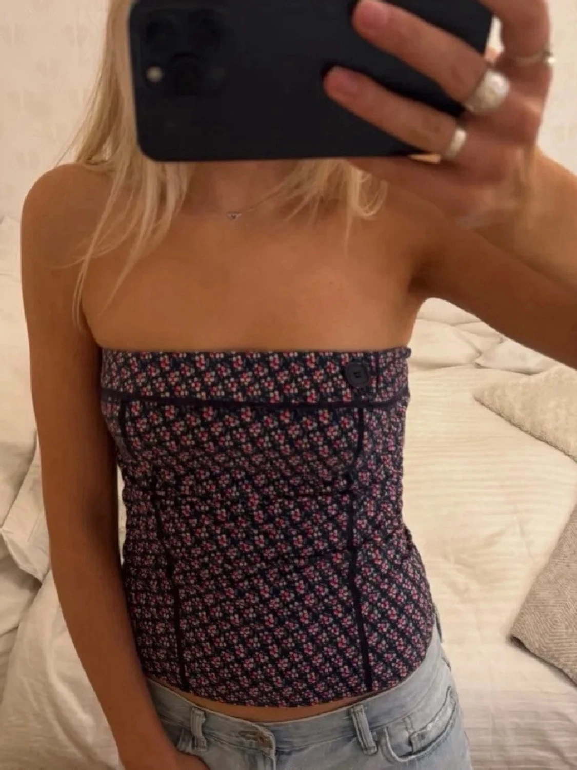 Blommig tubtopp i mörkblått - 2