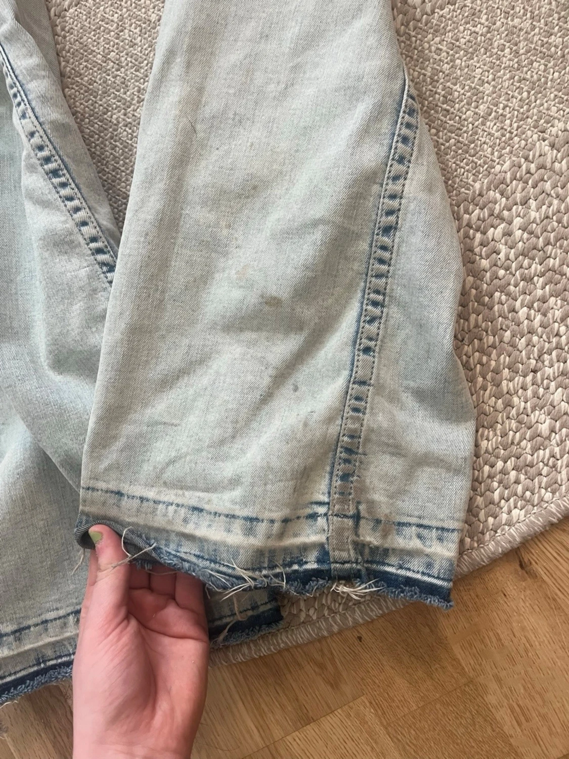 Ljusblå slitna jeans från H&M Divided - 6