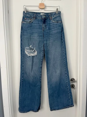 jeans med hål - super snygga jeans🩷🩷