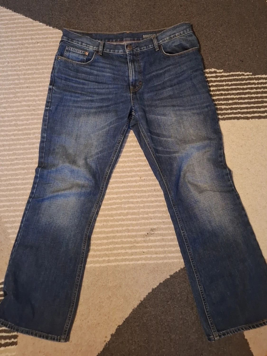 Blå bootcut jeans 