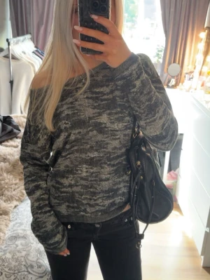 Sweatshirt  - As cool camo sweatshirt! 💋Bara att skriva vid frågor! 