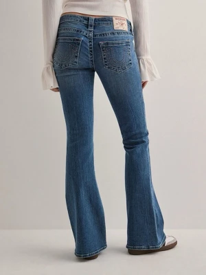 True religion jeans - ”Ultra low waist flare” storlek 27💕helt slutsålda, nypris 1399. Prislapp sparad men de har hål i skrevet skickar gärna bild privat. Det syns inte så mycket och de är annars i bra skick 