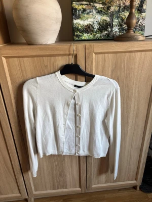 Vit kofta  - vit kofta från lager 157 i storlek S! Super fint skick och passar till allt💞💞