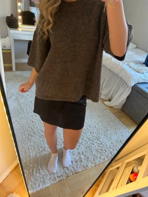 satinkjol - superfin satinkjol från monki💗knappt använd !