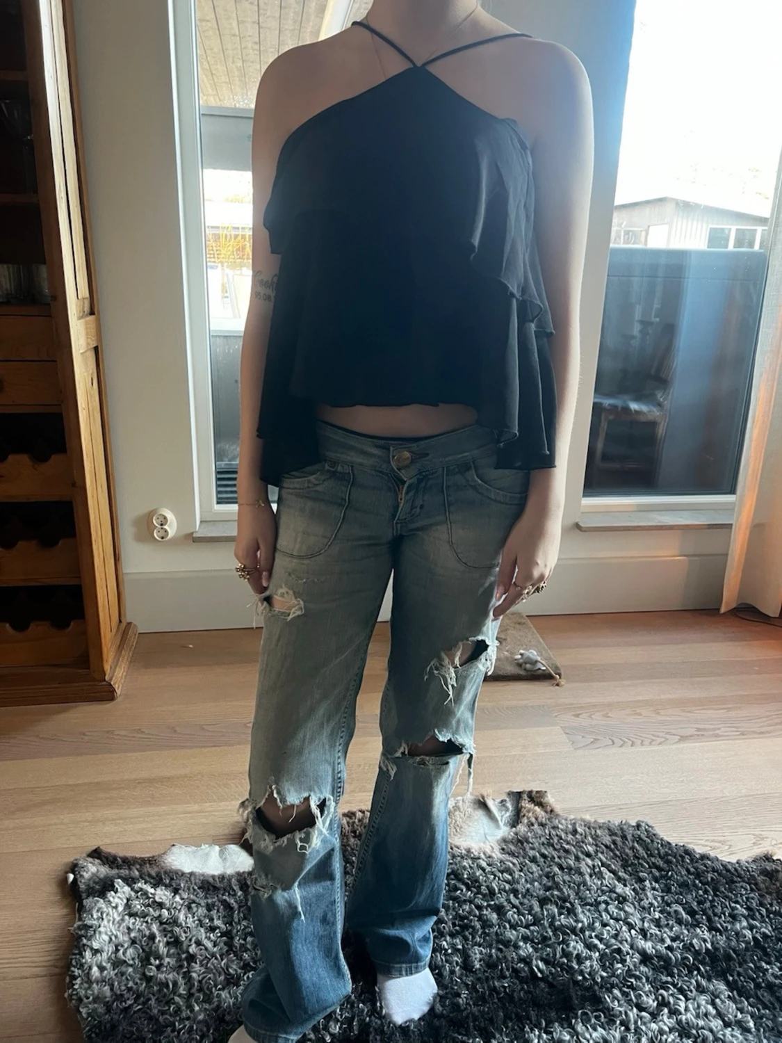 Svart volangig linnetopp