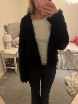 Fluffig jacka  - Fluffig jacka som är jätte snygg💓