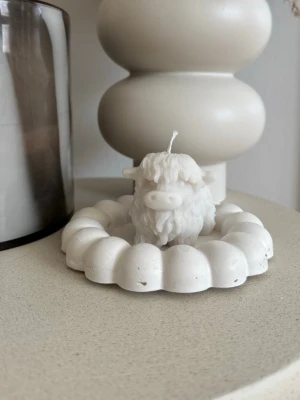 Handgjort ljus  - Handgjort ljus formad som en ko