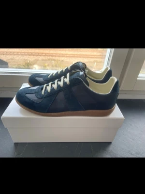 Äkta Maison Margiela ”gats” med kvitto  - Unika Maison Margielas som är i 10/10 skick| Skorna är aldrig använda och passar 43-44,5|Köpta från farfetch och orginalkvitto ingår samt box och dustbags| Fler bilder i DM| 