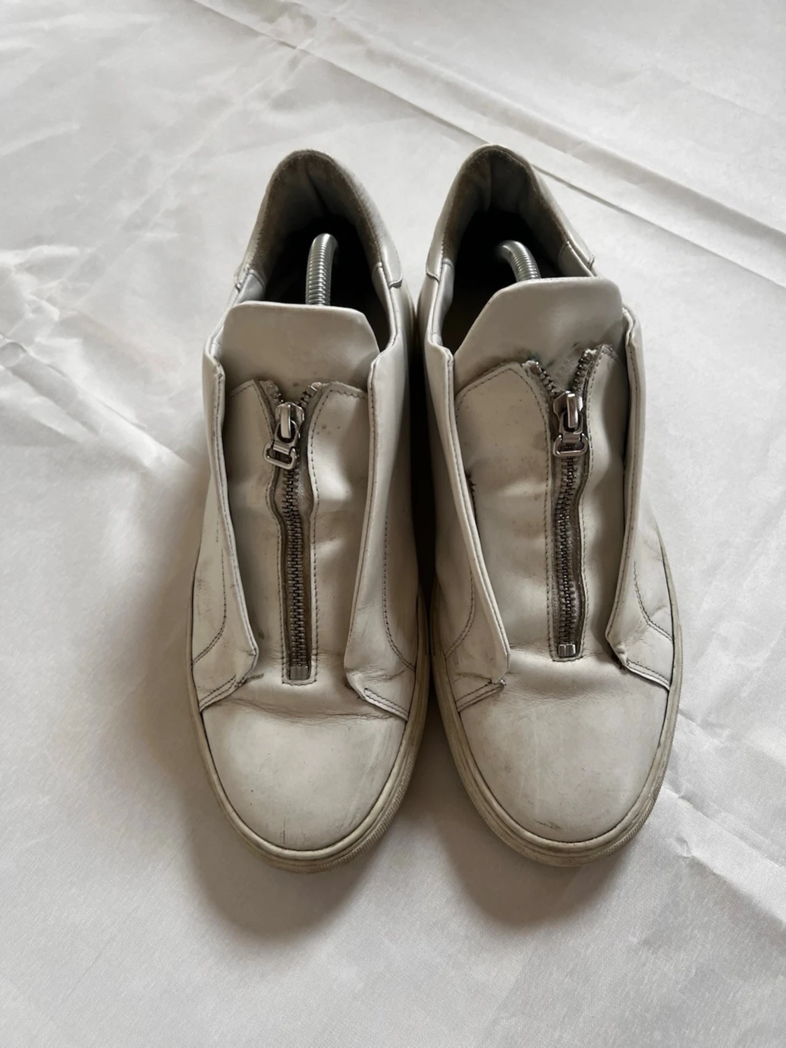 Vita arigato  sneakers med dragkedja - 1