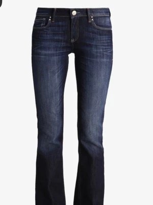 Mörkblå bootcut jeans från Mavi - Snygga mörkblå bootcut jeans från Mavi, köpta på Zalando. Storlek 26/32