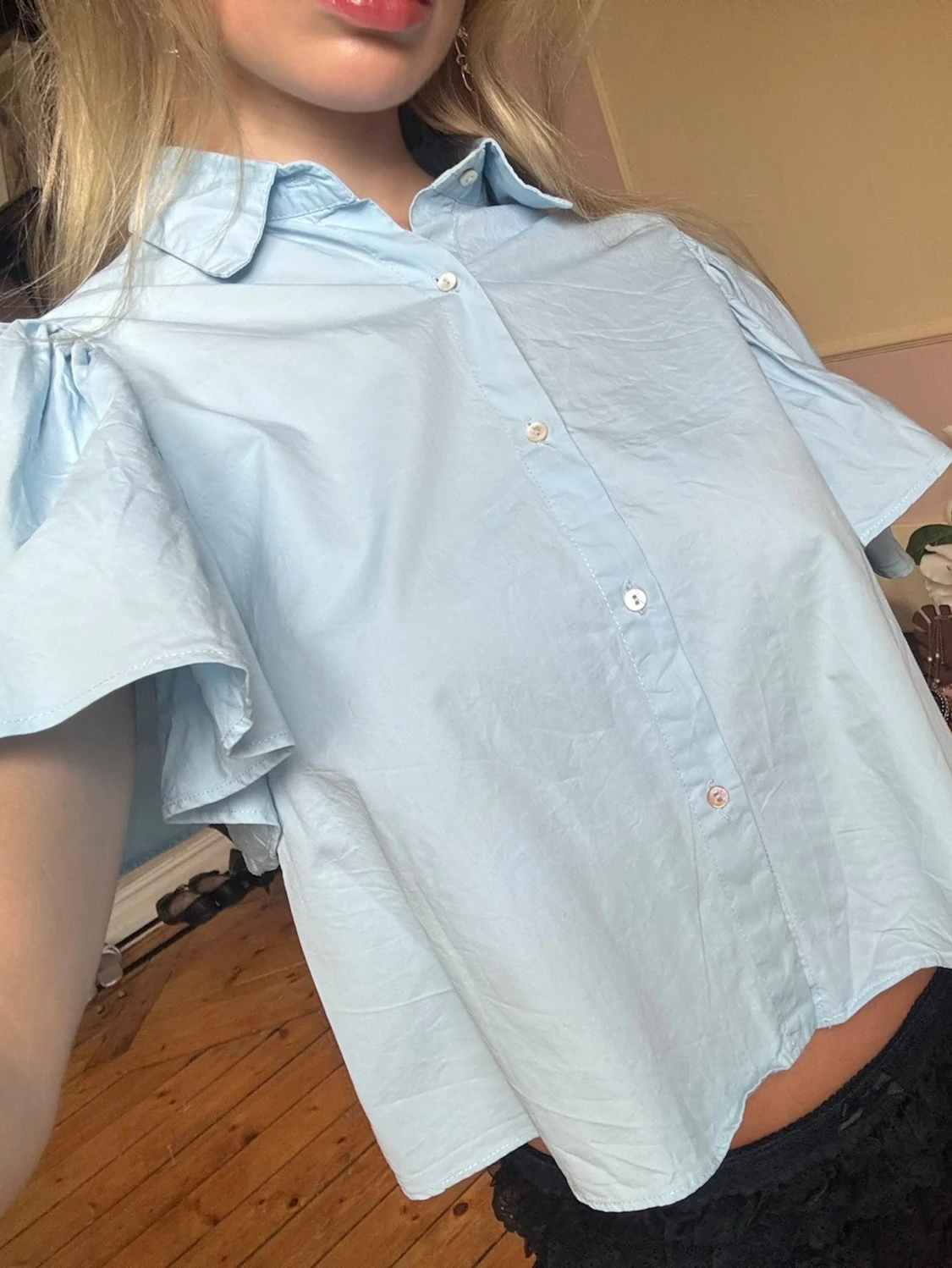 Ljusblå blus med puffärm - 1