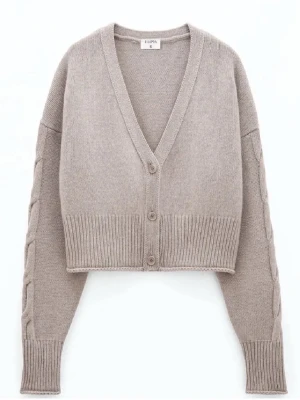 Söker Filippa k tröja - Söker efter denna koftan i storlek xxs eller xs. Skriv jätte gärna om ni har å kan tänka er att sälja🩷
