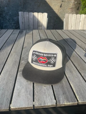 Chrome hearts keps - Snygg chrome hearts keps som funkar till allt. Priset kan diskuterar och hör av er vid funderingar 😄🙌