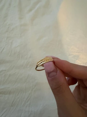 Guld ring - Guld ring som passar fint till allt!