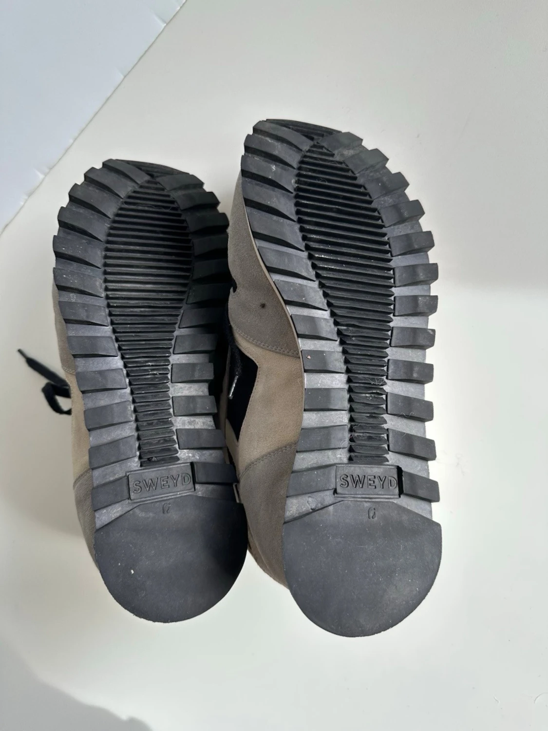 SWEYD - Grå & svarta sneakers - storlek 39 - 6