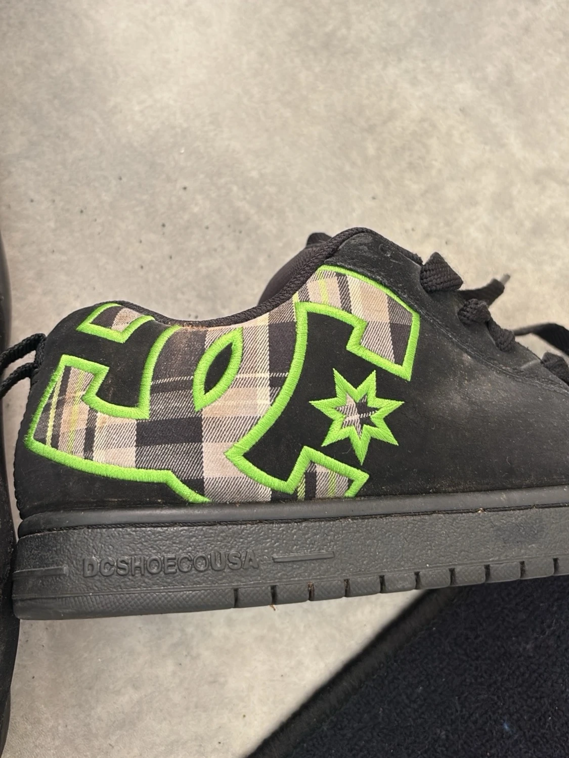 Svarta DC sneakers med gröna detaljer - 3