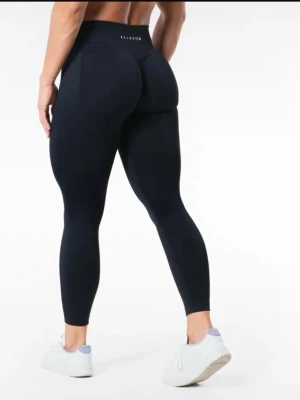 RELODE AURA SEAMLESS SCRUNCH - Relode aura seamless scrunch, storlek S, längd ; petit . Köpta på vinted, säljer vidare då de inte passade💞Små i storlek