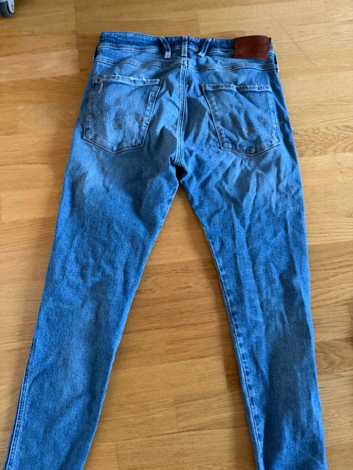 Blå slitna jeans replay - 2