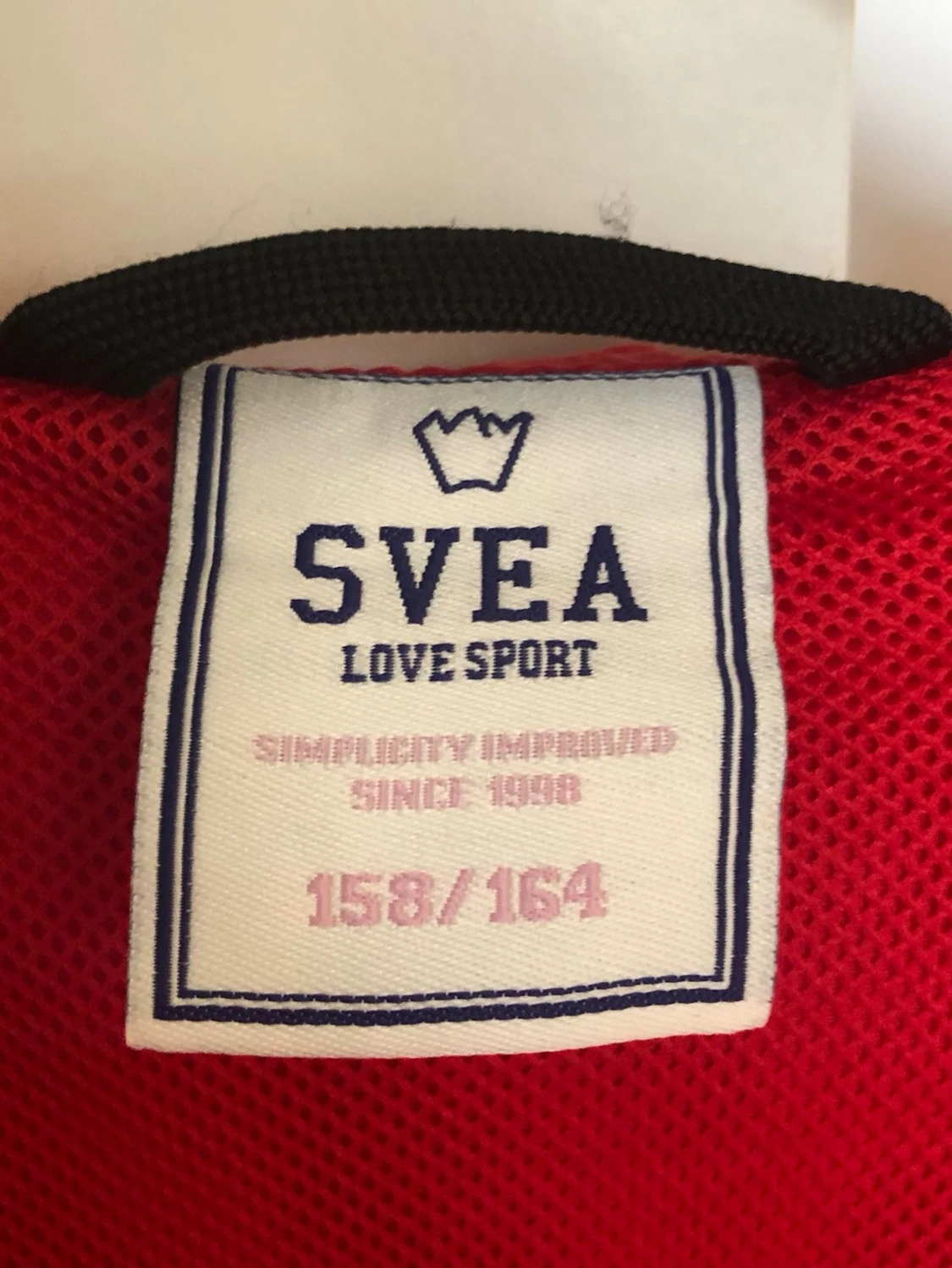 Röd vindjacka med huva från SVEA - 3
