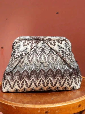 Becksöndergaard väska - Säljer denna clutch väska från becksöndergaard. Inga fläckar eller tecken på användning