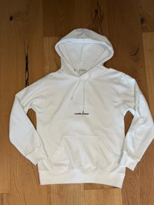 Saint Laurent hoodie  - Mycket snygg hoodie från saint Laurent i mycket fint skick.