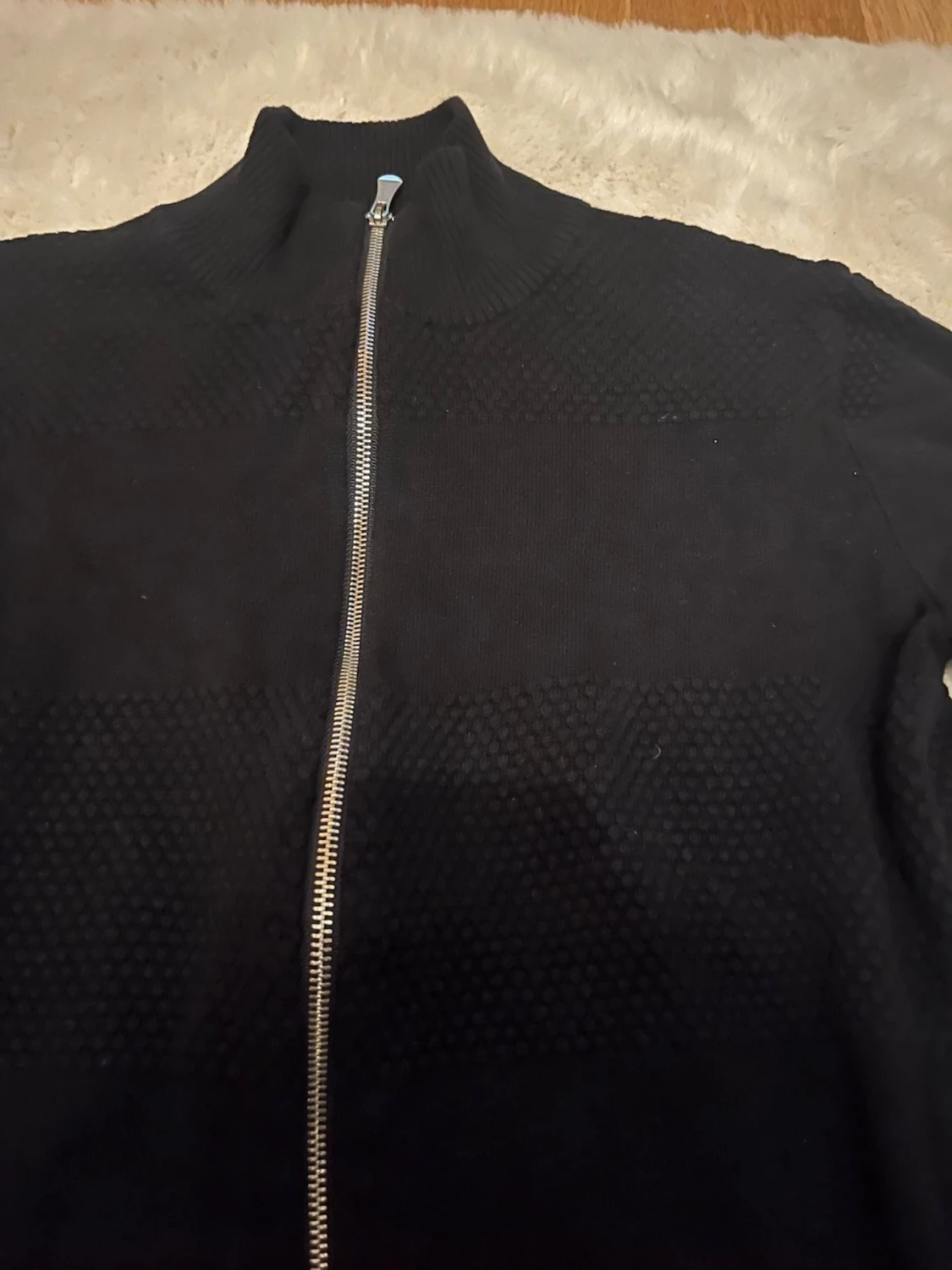 Svart stickad ziptröja med hög krage - 1