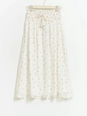 Långkjol blommig - Säljer denna snygga långkjol eftersom den inte kommer till användning längre. Inga defekter eller tecken på användning, kjolen är i storlek 158 och passar mig som är 163 cm perfekt!💕