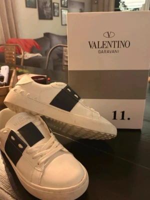 Valentino Garavani vita sneakers - Storlek 42