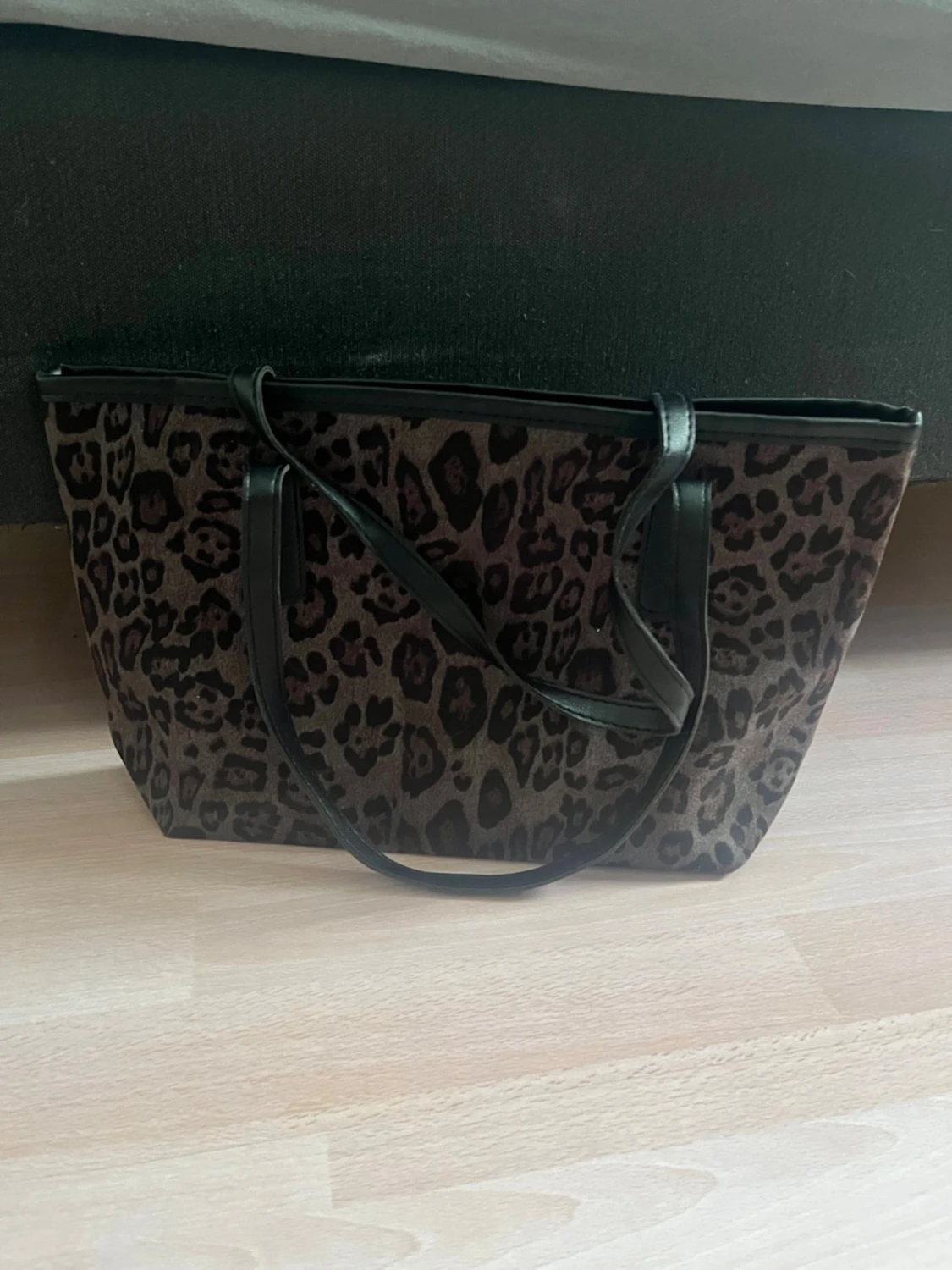 Leopardmönstrad shoppingväska Cahres & Heka - 1