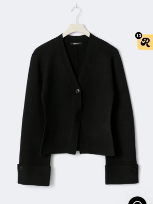 Knitted kofta  - Knitted sculped kofta ifrån Gina tricot , använd fåtal gånger. Nypris 450kr