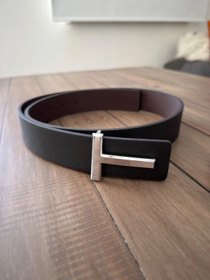 Tom Ford bälte - Stilren Tom Ford bälte väldigt unikt och fräscht