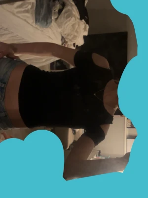 cool topp - cool topp med öppna axlar i fint skick. 