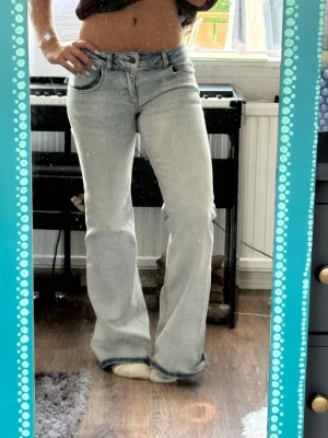 Lowwaist bootcut jeans 🩵 - Såå snygga jeans från subdued som tyvärr inte kommer till användning🩵 supersköna och verkligen mega snygga! Storlek 36 (S)