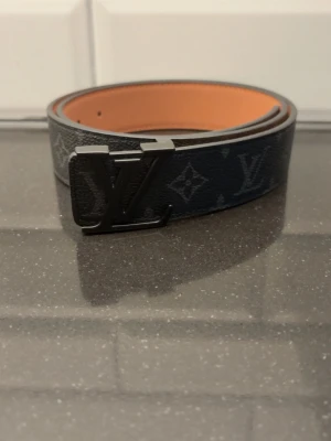 |_ V bälte  - Helt nya