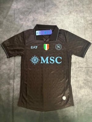 Napoli tröja  - Napoli tröja ⚽ Storlek: M 🆕 Helt ny med tag kvar Packeteras ordentligt inför leverans 📦