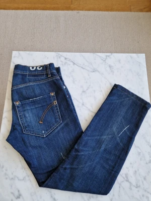 Dundup Sam - Ett par riktigt fräscha Dondup jeans i modellen "Sam". Använda ett fåtal gånger utan slitage. Pris: 599kr💸 men kan diskuteras vid snabb affär. Storlek 30/28.