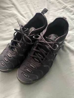 Nike vapormax - Fina skor storlek 45 litet hål fram i skon men synns inte använda ganska mycke