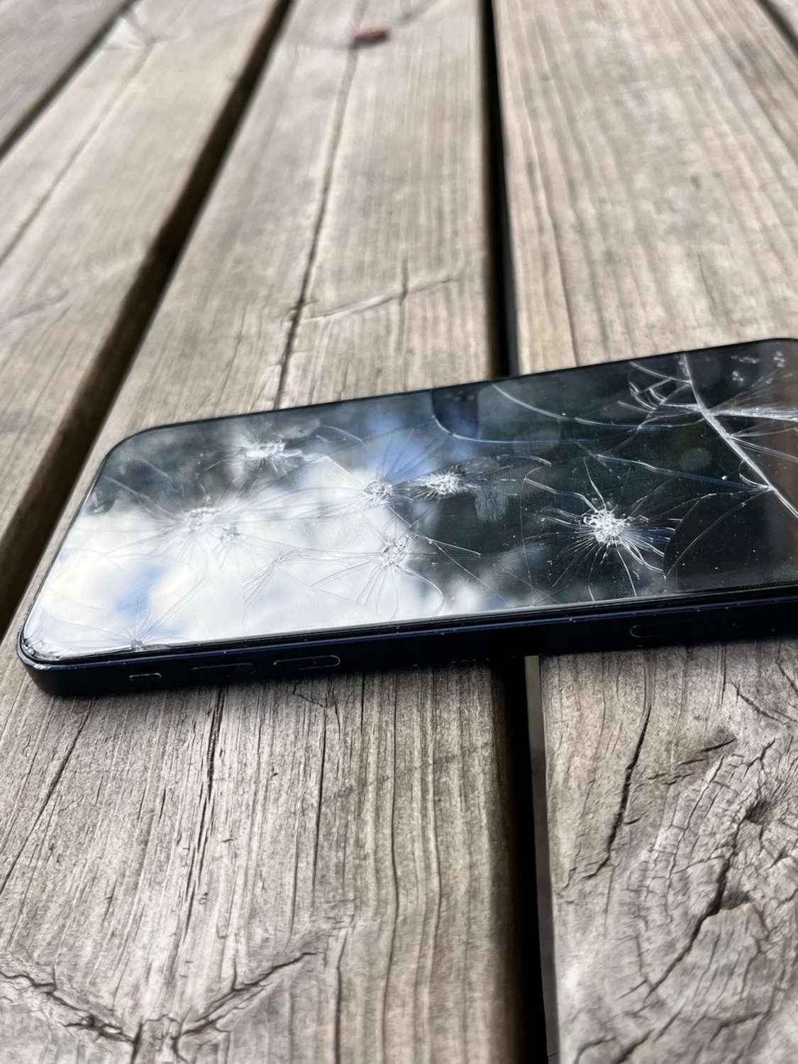 Begagnad skärmskydd till Iphone 13 - 2