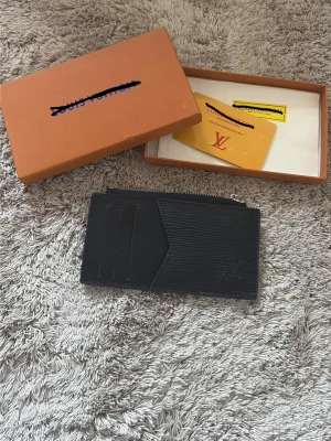 Plånbok - Stilren plånbok utan defekter. Den är ✅