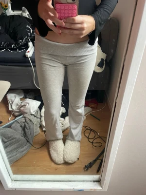 gråa byxor - gråa sköna byxor