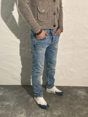 Replay jeans  - Ett par riktigt snygga jeans från Replay i storlek W28 L30 i modellen Grover 