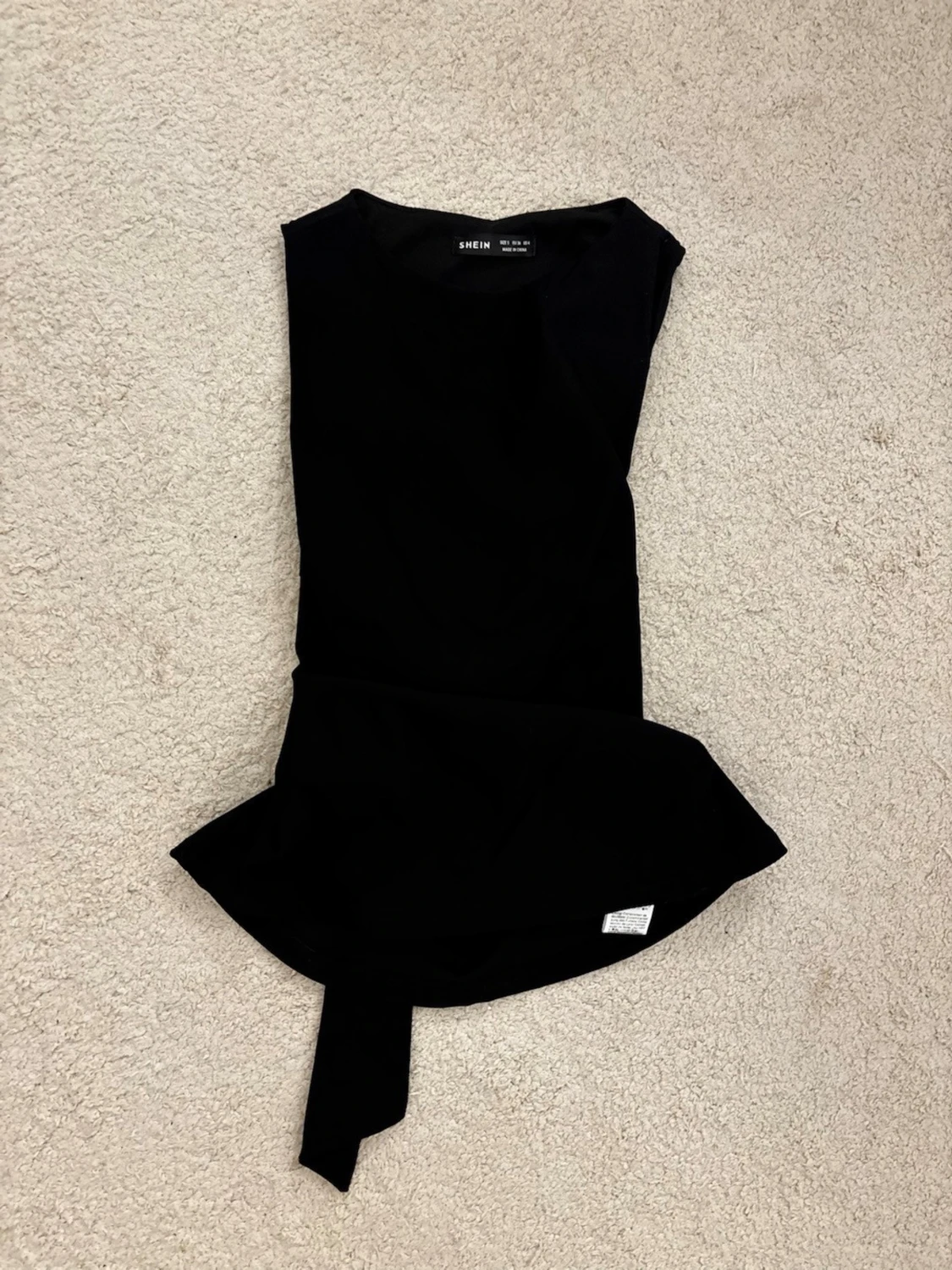 Svart omlottopp från SHEIN