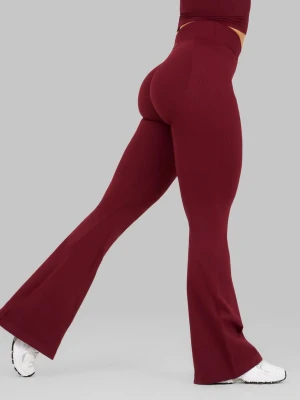 Thrivin v-waist Flared Leggins - Helt nya thrivin leggins, tagg sitter kvar.                Var för långa för mig tyvärr.                                       Strl: S i längden regular.                                               Är 163 lång 