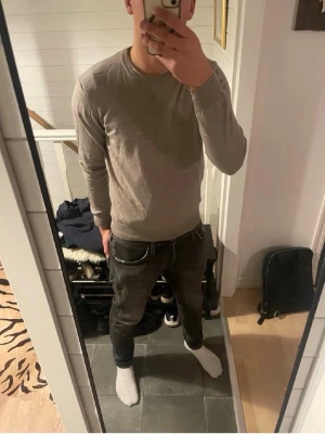 Oscar Jacobson sweatshirt - Merinoull sweatshirt från Oscar Jacobson i storlek S. Ny pris 1599kt vårt pris endast 499kr! Hör av er vid minsta lilla fundering MVH Majestic Garments 🙌