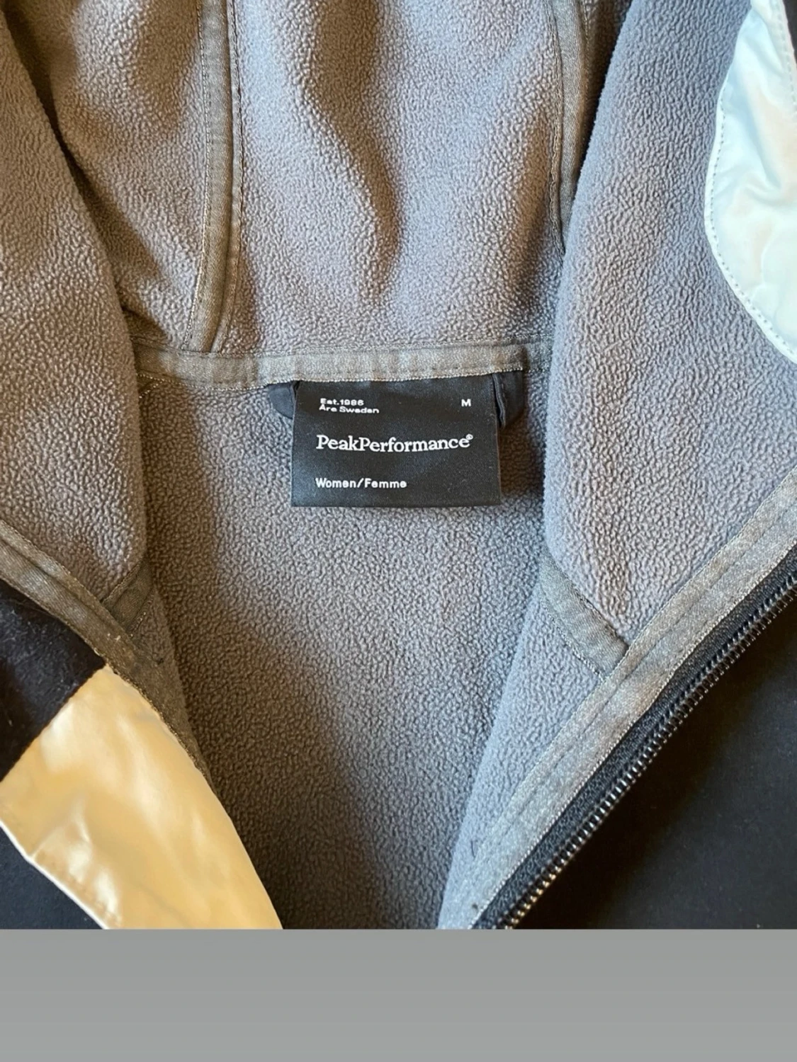 Svart jacka Peak Performance - 2