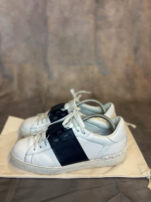 Valentino Opens | Storlek 41 - Valentino Opens i storlek 41 | Skicket är bra, defekter syns  | Dustbag skickas med 🤝 Äkta