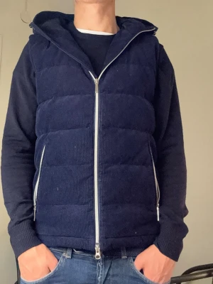 Vendiera huvväst - Säljer en riktigt snygg mocca huvv väst från Vendiera skick 8/10, storlek o passfors XS, hör av dig om du har några frågor eller funderingar! Pris kan diskuteras vid snabbt köp!🙌🤝