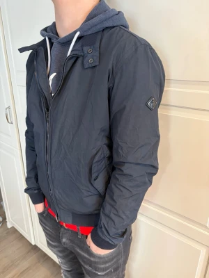 J.Lindeberg vindjacka  - J.lindeberg jacka  Skick: 9/10 Pris: 1099✅ Kom dm vid frågor!