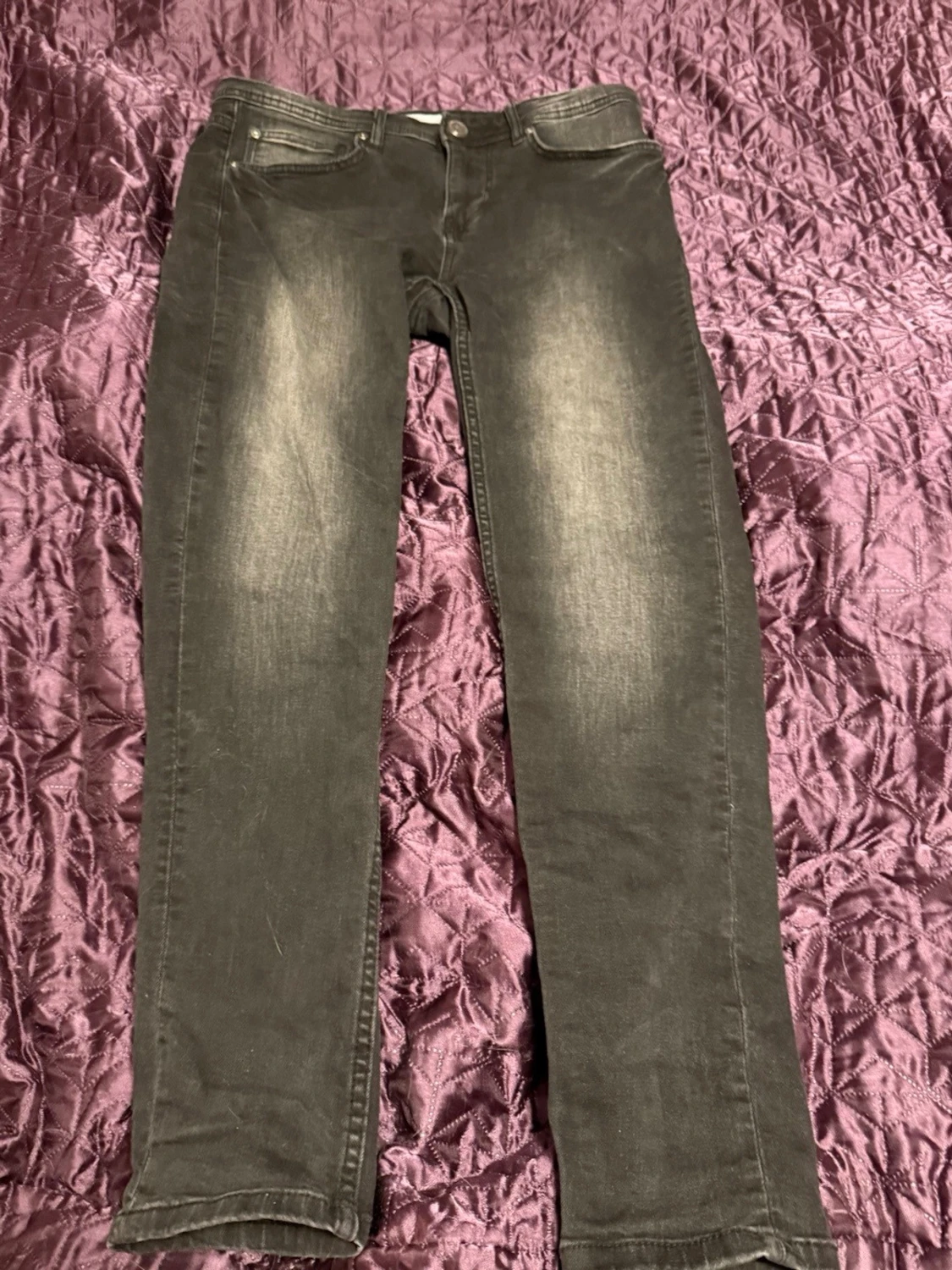 Svarta slim fit jeans med slitningar - 1