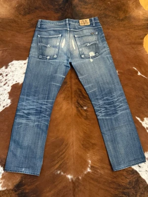Nudie LabJoe1 AvrageJoe - Tjena! Säljer dessa sällsynta Nudie Lab jeans, byxorna är i fint skick med slitningar och är i storlek W34/L34(mått finns på sista bilderna), hör av dig vid funderingar!🙌